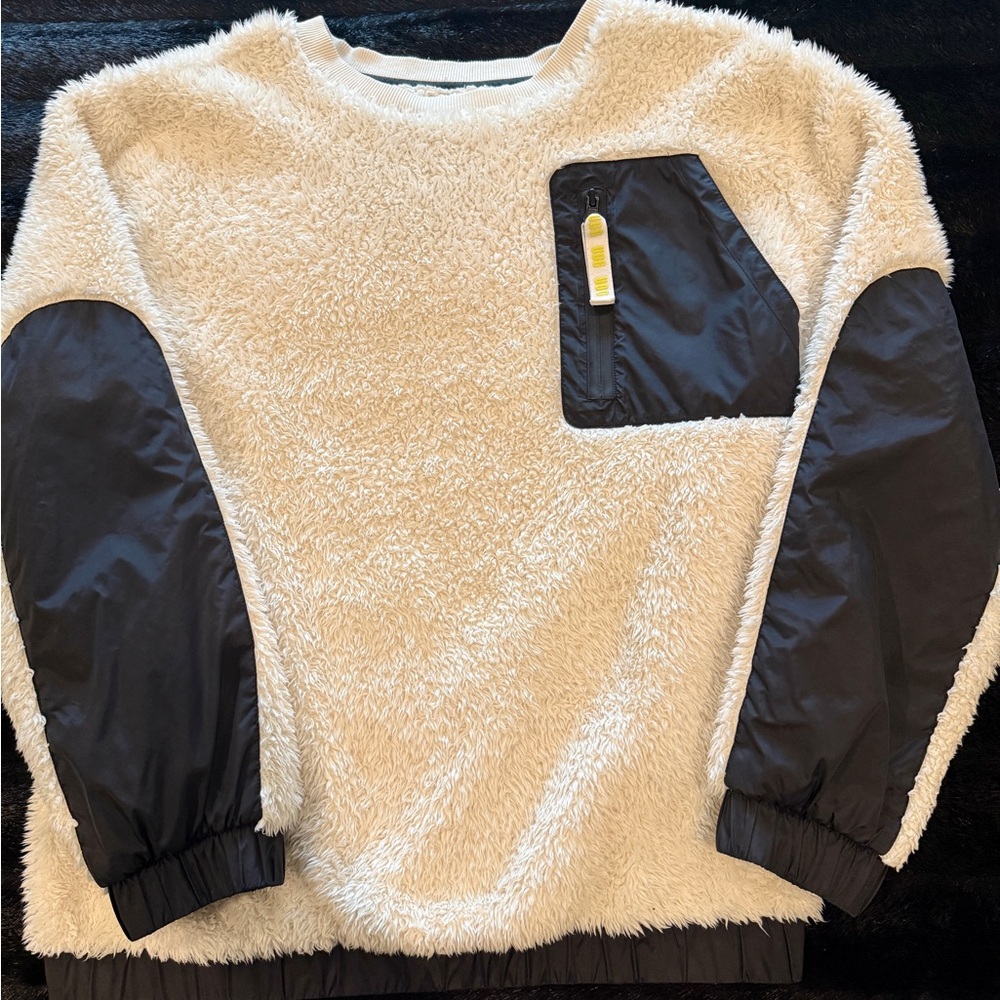 UGG RTW Sherpa Fleece Pullover – Cream/Black – Size M – Lightly Worn